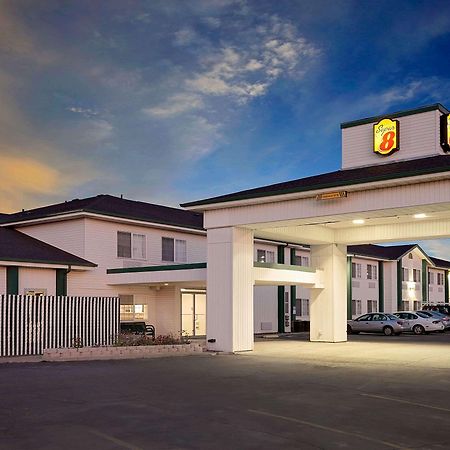 فندق Super 8 By Wyndham باتيل ماونتين المظهر الخارجي الصورة
