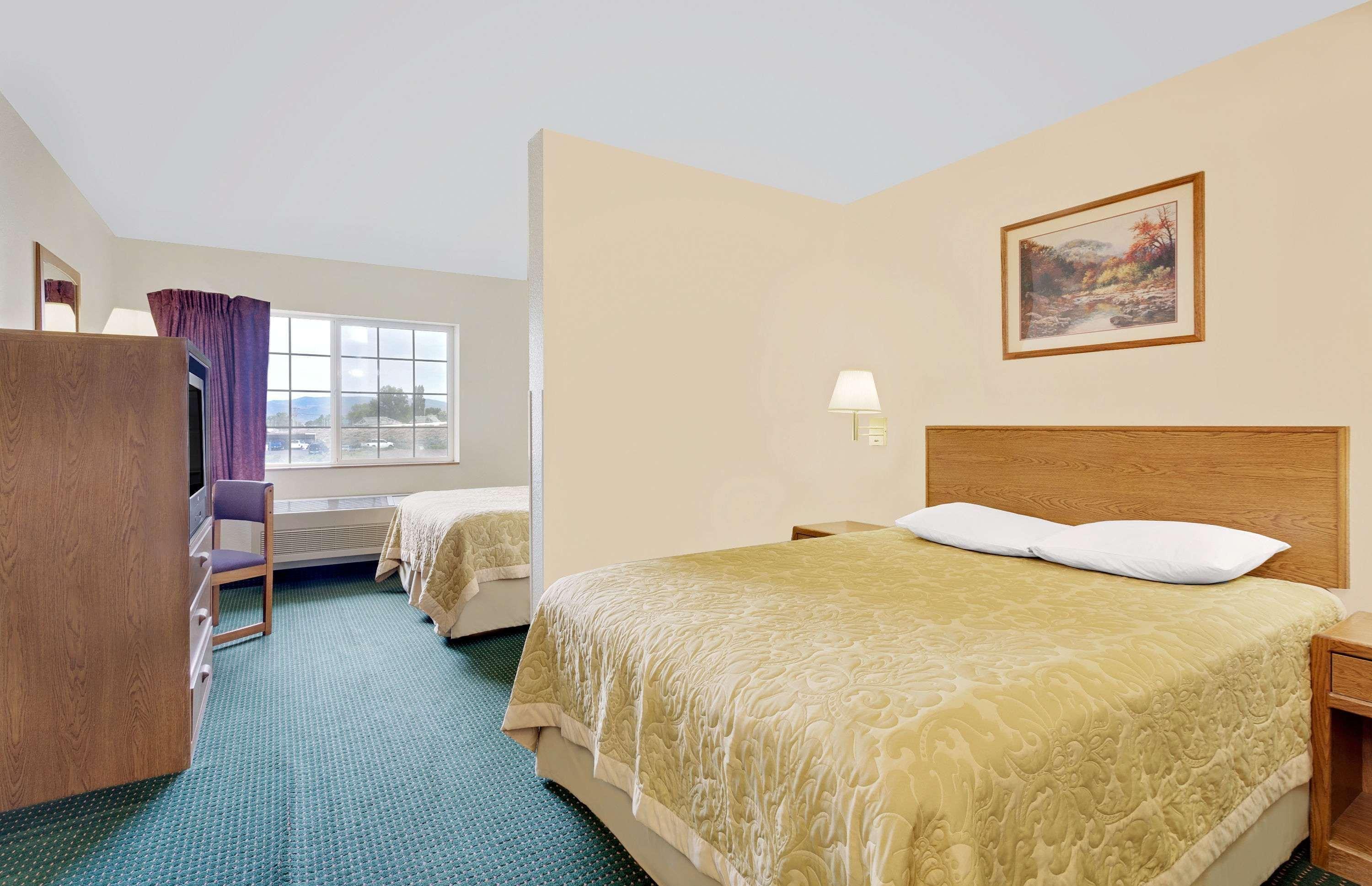فندق Super 8 By Wyndham باتيل ماونتين المظهر الخارجي الصورة