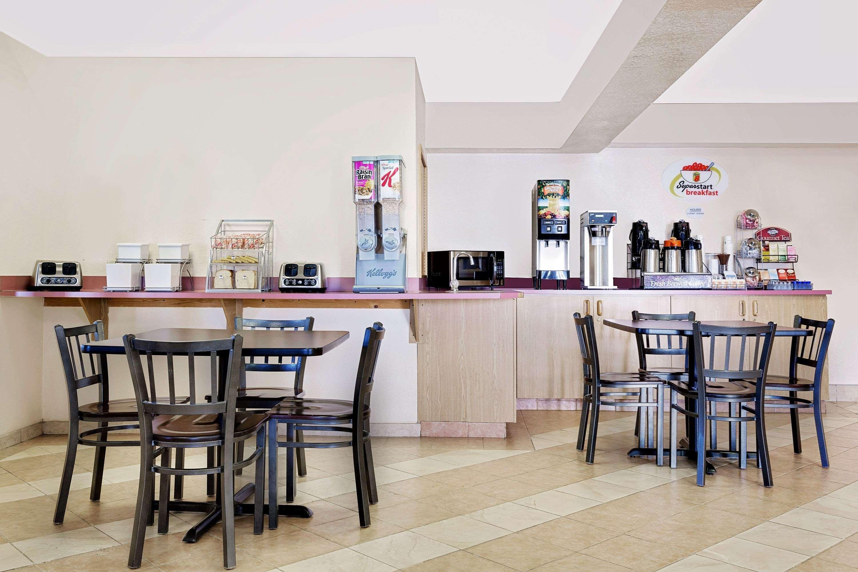 فندق Super 8 By Wyndham باتيل ماونتين المظهر الخارجي الصورة